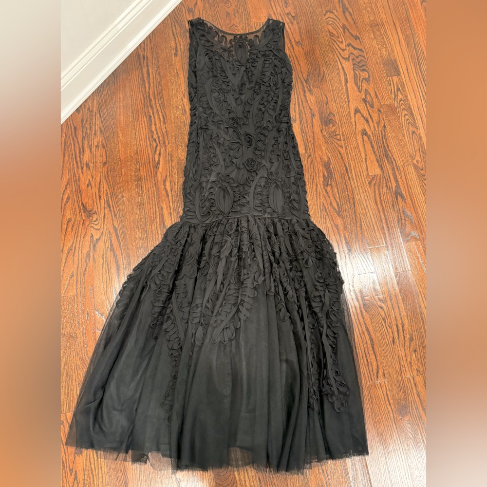 Women’s JS Collections formal black tulle and embroidered gown dress size 6